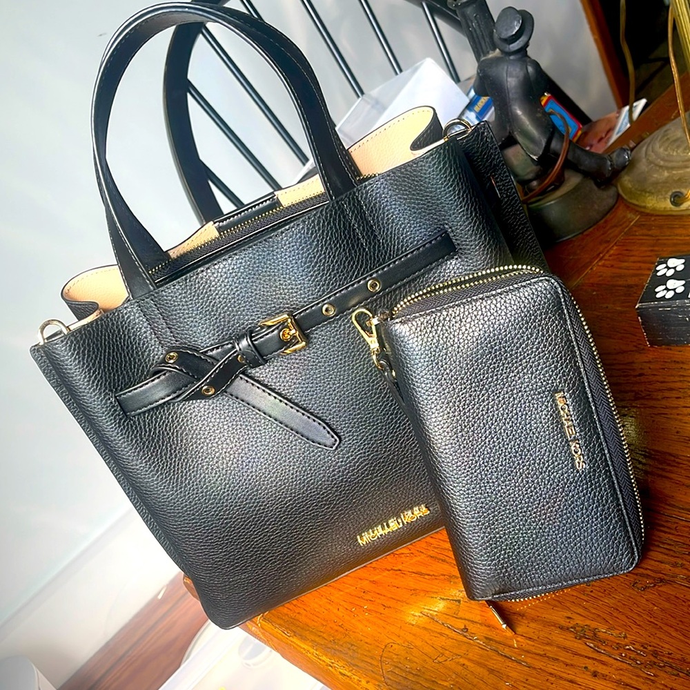 Michael Kors Purse and Wristlet Set 🖤